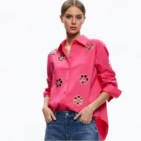 ❤️❤️ALICE AND OLIVIA FINELY FLOWER EMBELLISHED BUTTON DOWN❤️❤️ - Picture 1 of 6
